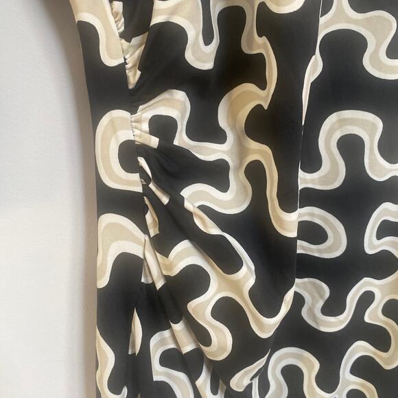 J McLaughlin Sheath Dress Black Beige Ruched Side Catalina Cloth Puzzle Piece - Picture 4 of 5